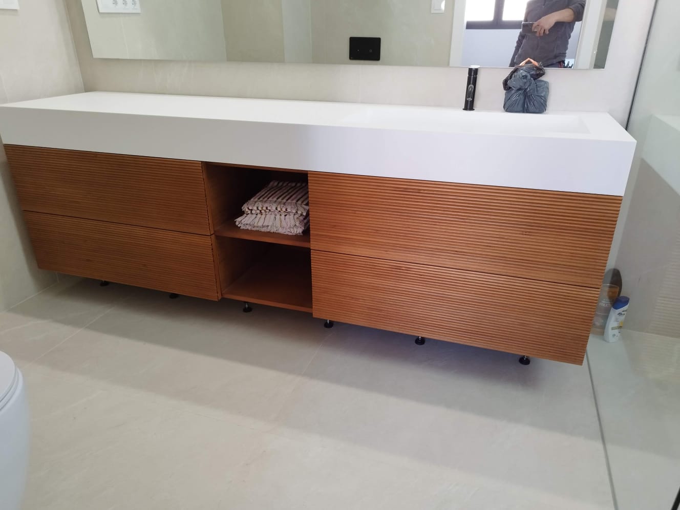 Instalación de armario aseo