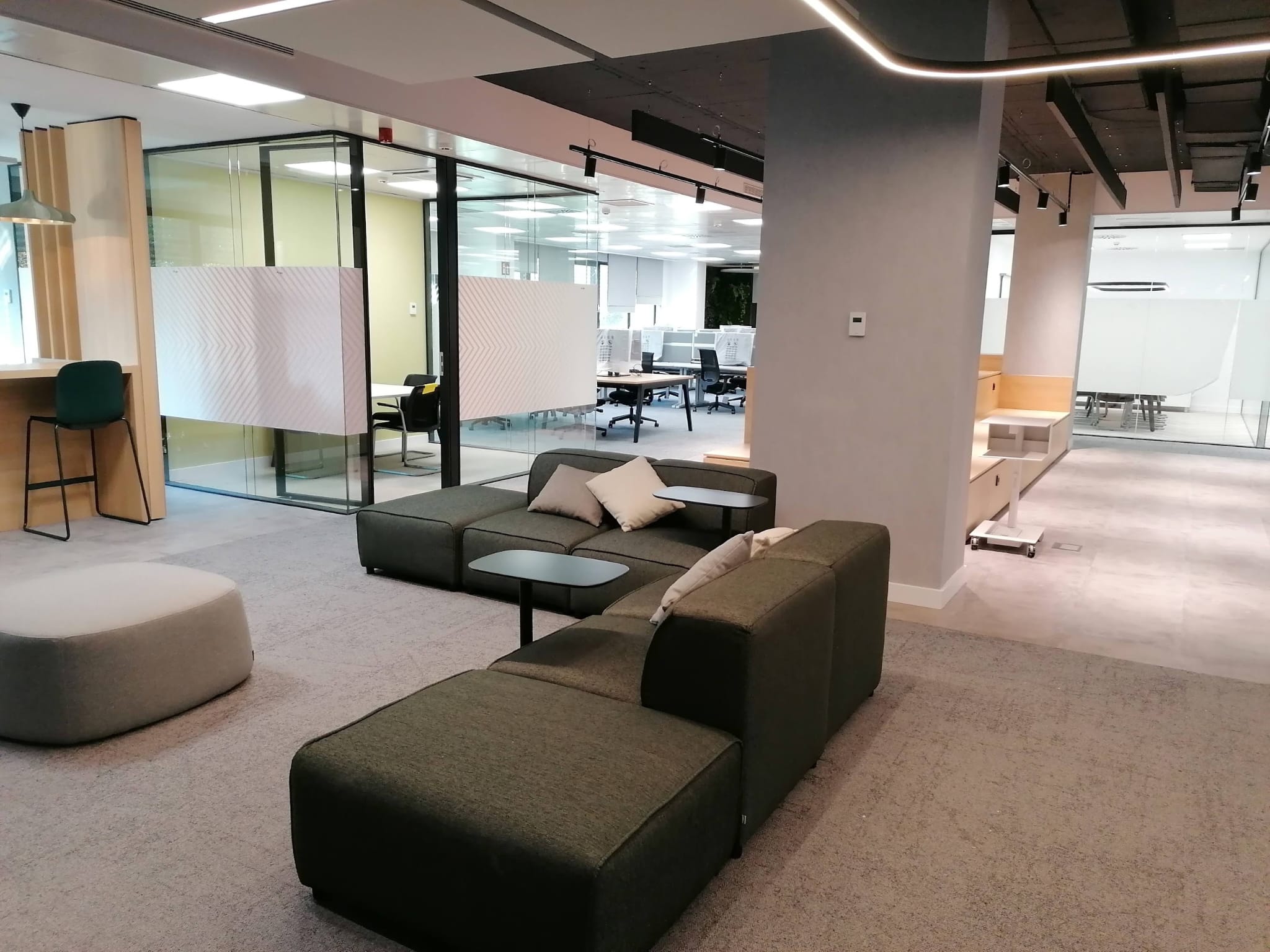 Instalación de suelo en oficina - Barcelona