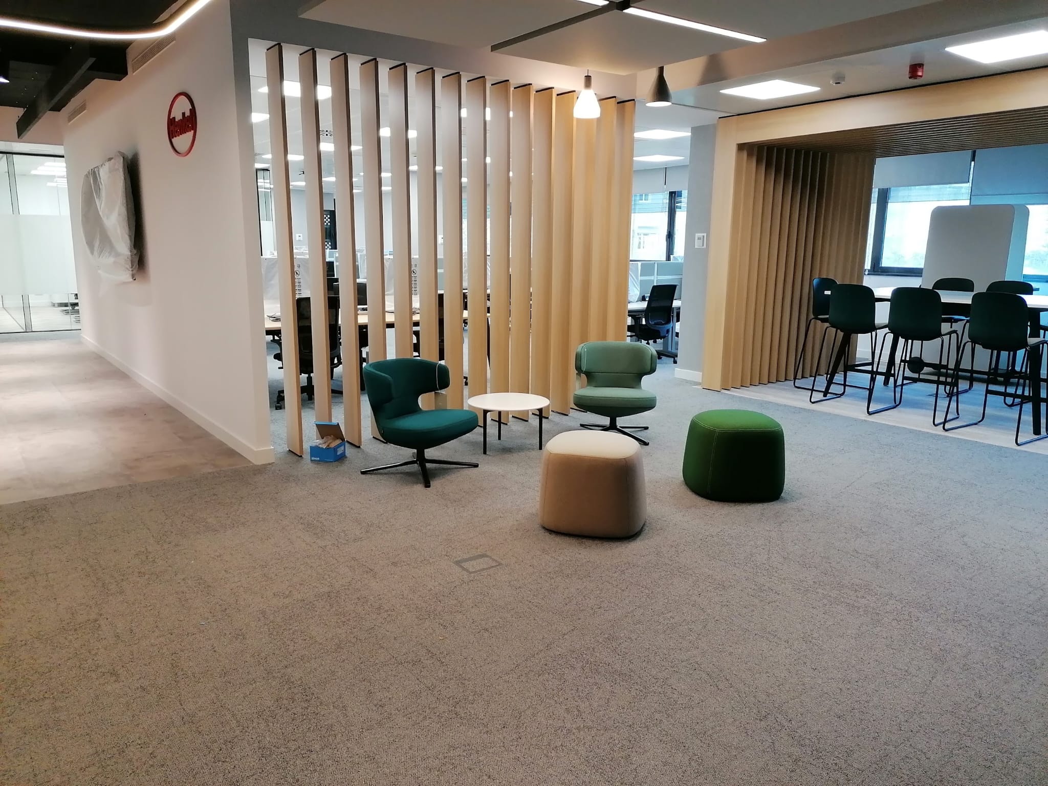 Instalación de suelo en oficina - Barcelona