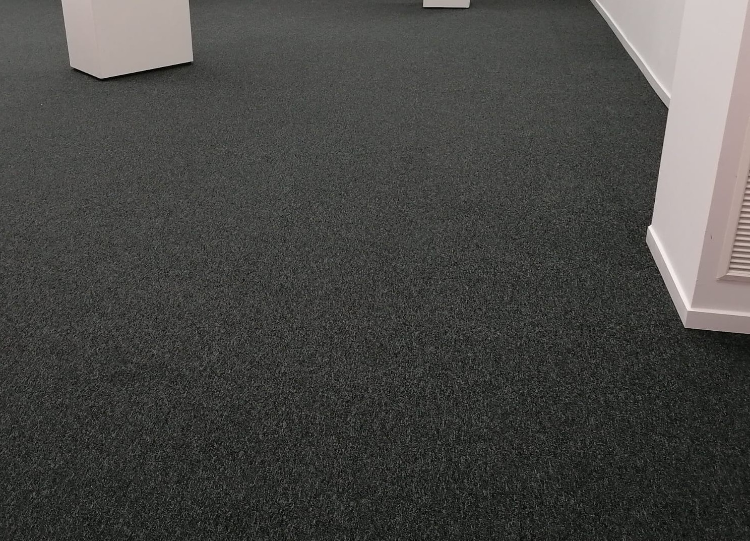 Instalación de suelo en oficina - Barcelona