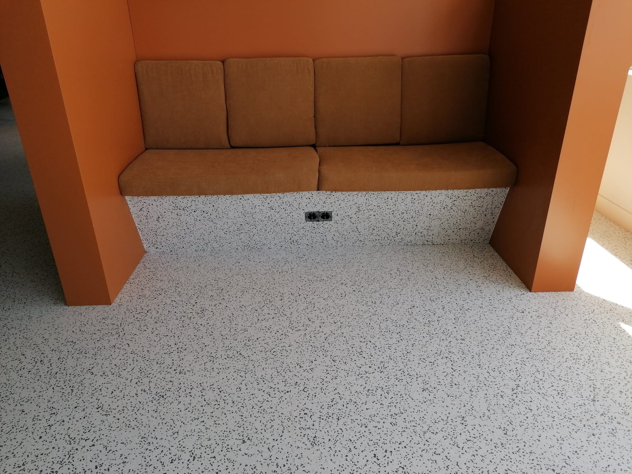 Instalación de suelo en oficina - Madrid