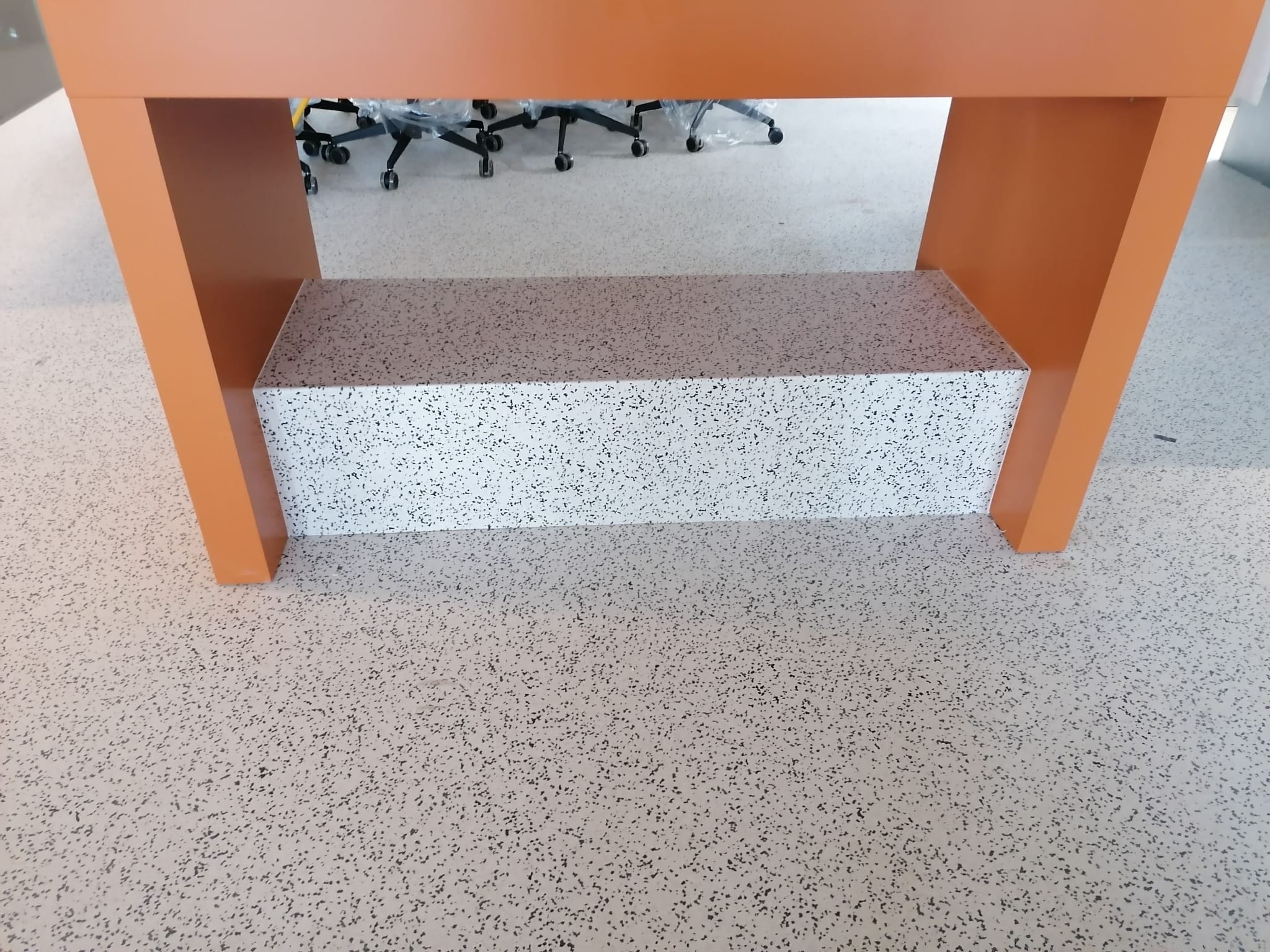 Instalación de suelo en oficina - Madrid